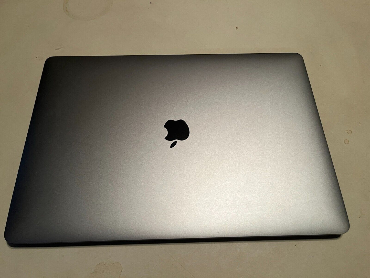 Macbook Pro 16" - 2.4 GHz Intel Core i9, 8Gb AMD Radeon GPU, 64Gb RAM, 1Tb SSD